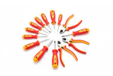 Mantenimiento VE: Herramientas Aisladas y Protocolos de Alta Tensión